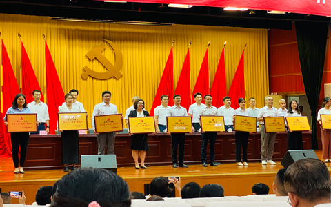 必发7790党支部荣获荔湾区工业链非公企业2024“头雁”党组织庆幸称呼